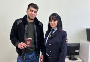 В Нефтеюганске мужчинам, получившим гражданство РФ, вручены повестки в военкомат